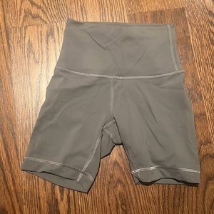 lululemon wunder under booty shorts